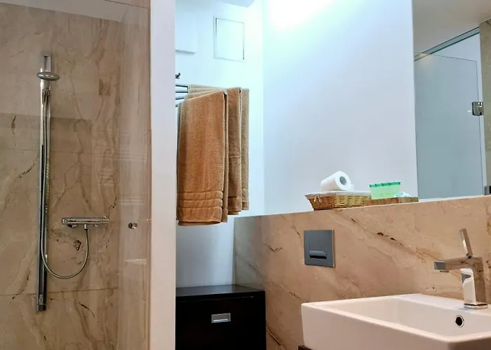 Metro Wilanowska 24h Reception Varsovia