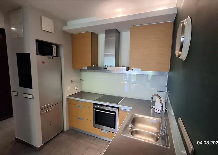 Metro Wilanowska 24h Reception Varsovia